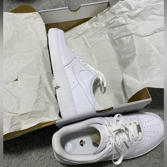 NIKE AIR FORCE 1 ‘07 BRAND NEW IN ORIGINAL BOX NEVER WORN. SIZE 12. - Picture 3 of 4